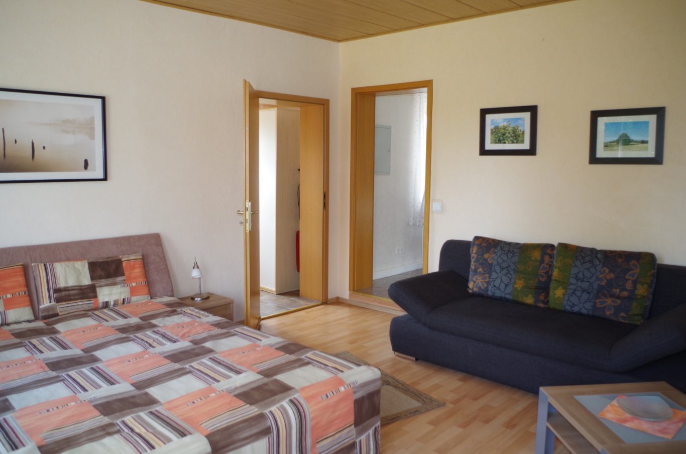 Blick in Richtung Flur und Küche